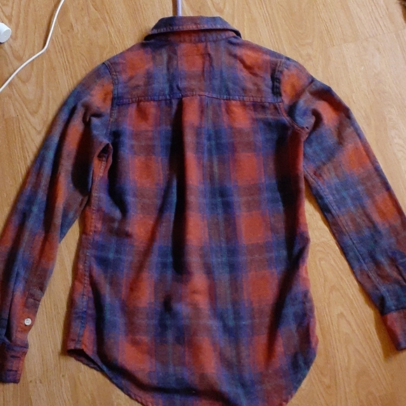 Super cute, long sleeve, plad design button up 🌼 - Picture 4 of 5